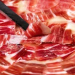Plato de Jamón Ibérico con Pan Braseado y Tomate