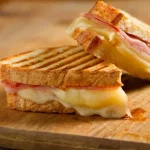 Sándwich de jamón de York, queso y huevo frito (doble piso)